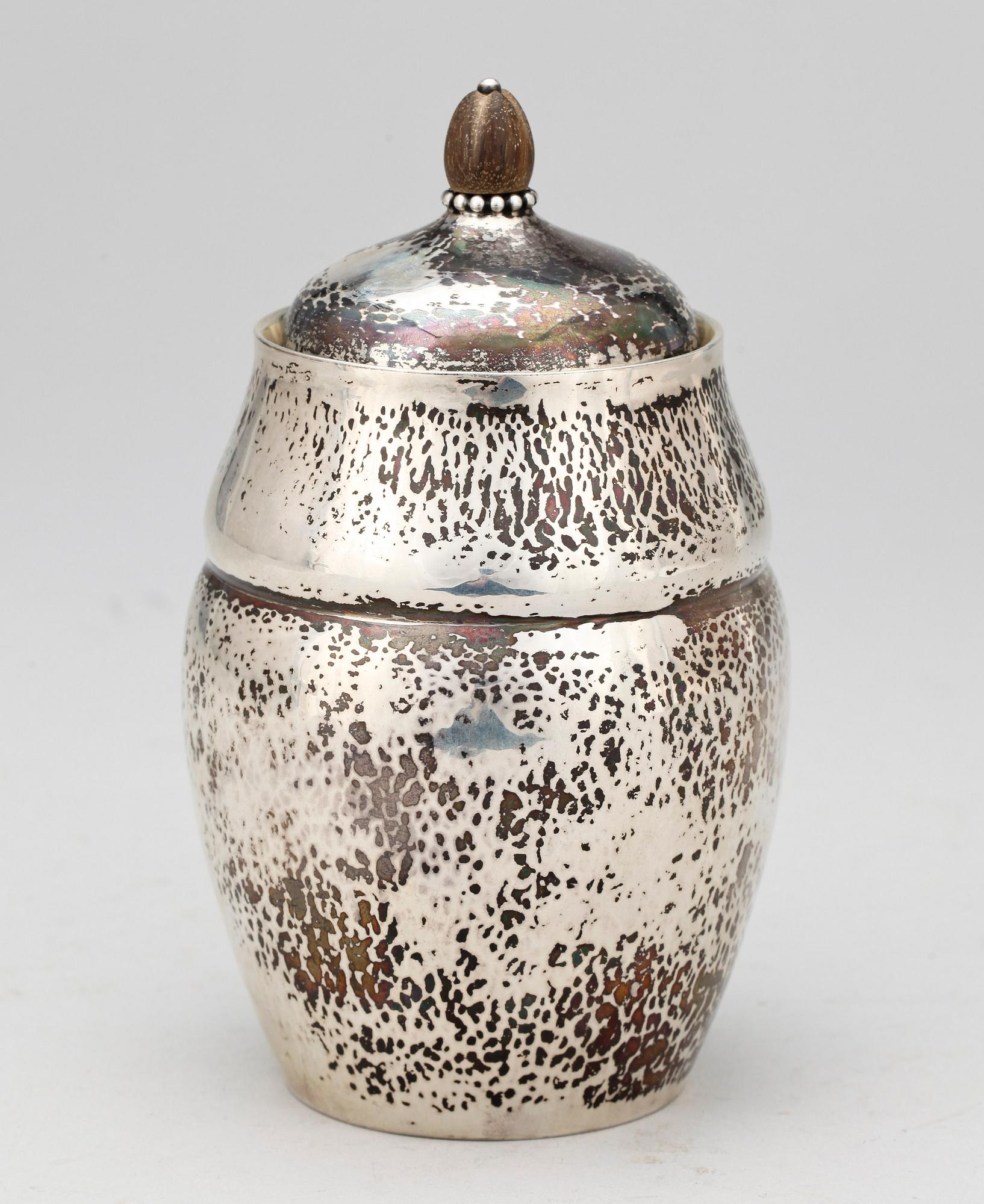 BURK, silver, Georg Jensen, Köpenhamn. 1900-talets första hälft. Vikt 233 gram.