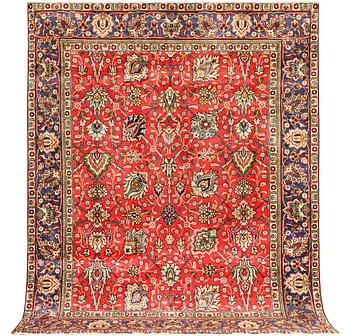 Carpet, Tabriz, approx 254 x 198 cm.