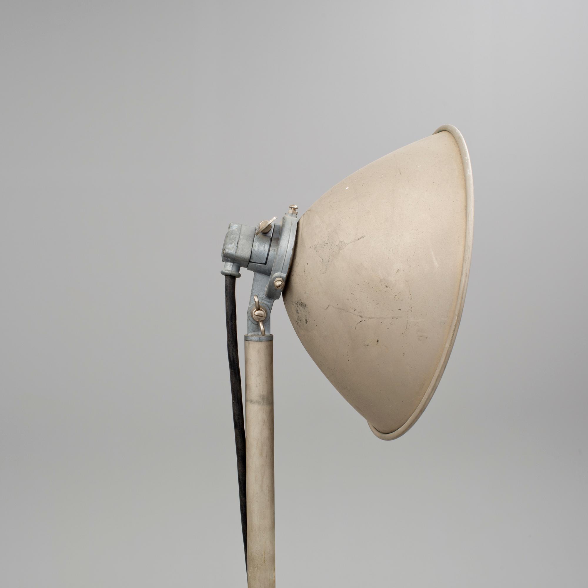 GOLVLAMPA, Industri, 1900-tal.