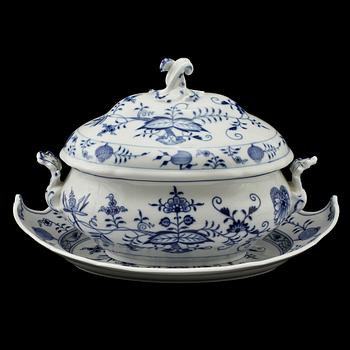 TERRIN SAMT UNDERFAT, porslin, Meissen, 1900-tal.