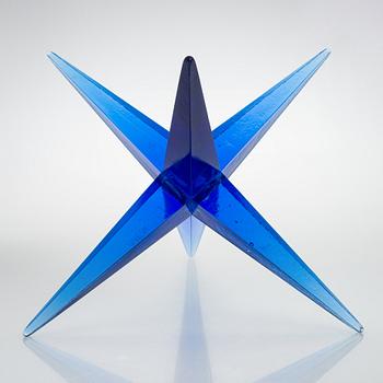 Oiva Toikka, A glass sculpture 'Yö' (Night) Pro Arte, signed O. Toikka Nuutajärvi.