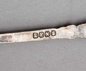 PARTI SILVER, 32 delar, silver och enstaka del nysilver, tot vikt silver ca 800 gram, bl a Ryssland.