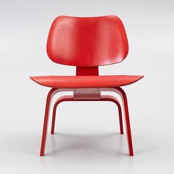 Charles & Ray Eames, a 'Plywood Group LCW Lounge Chair', Vitra, 2014.