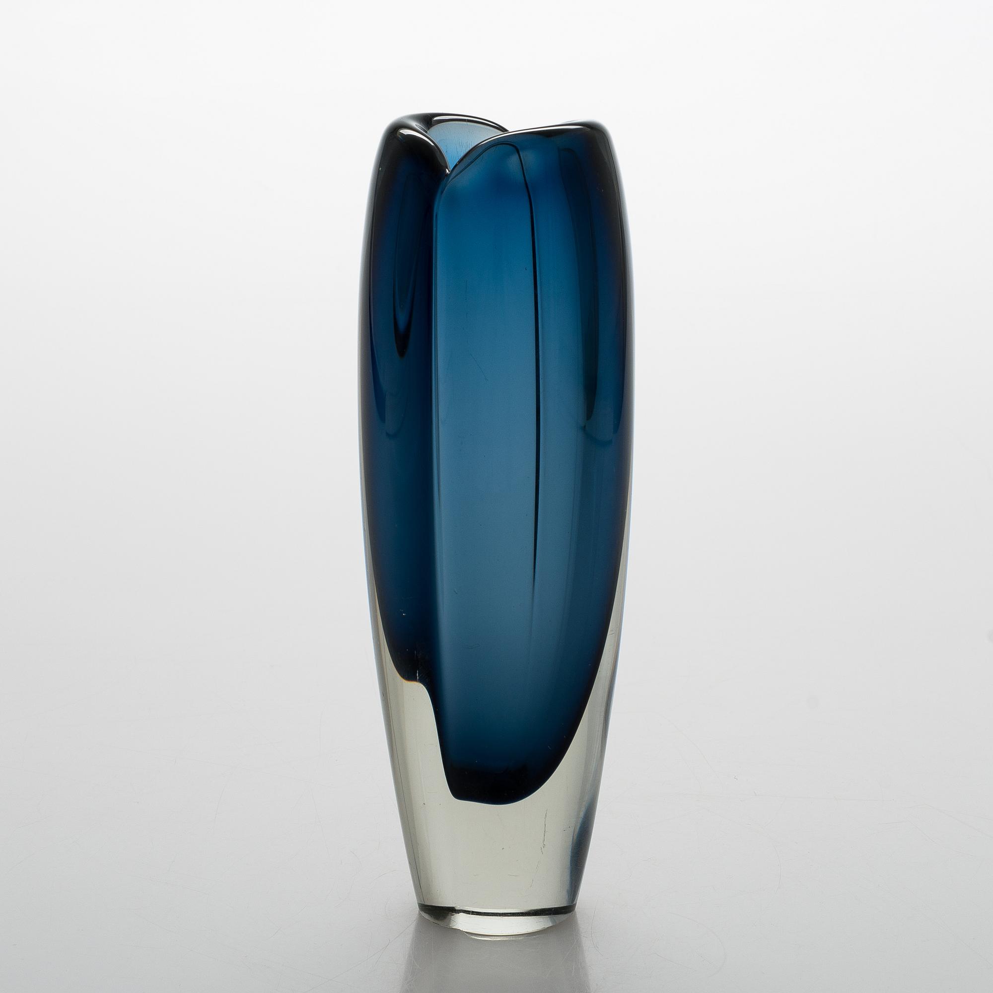An 'Usva' glass vase by Kaj Franck, signed K. Franck Nuutajärvi Notsjö -62.