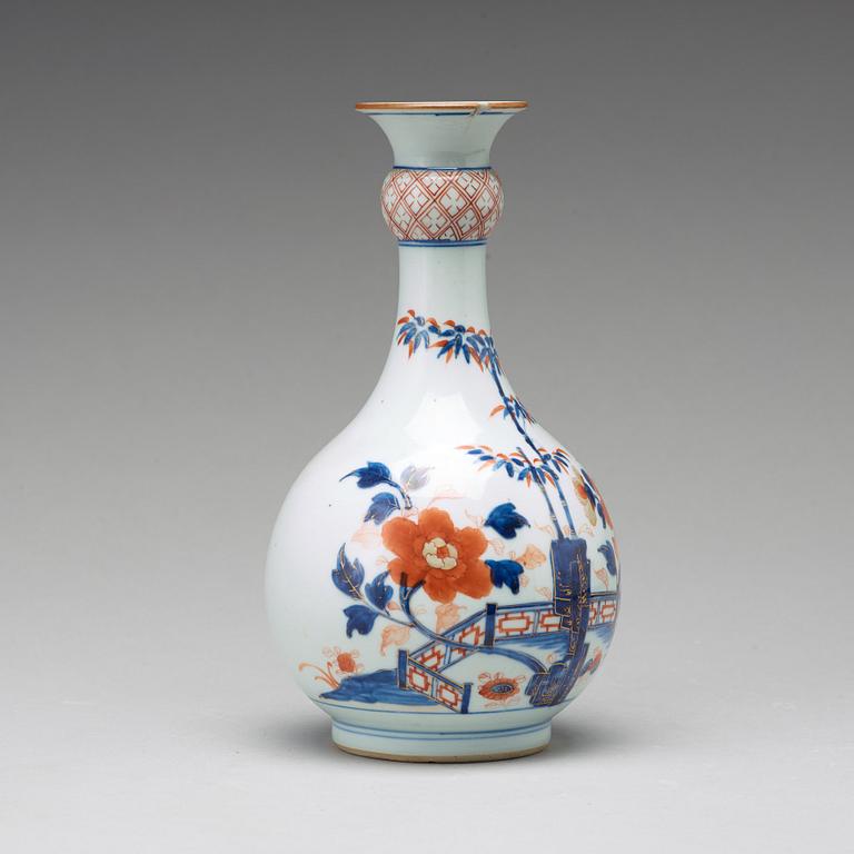 VAS, porslin. Qingdynastin, Kangxi (1662-1722).