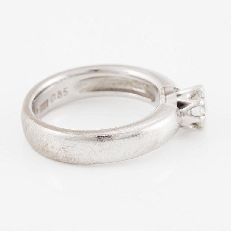 Ring, 18K white gold with brilliant-cut 0.85 ct.