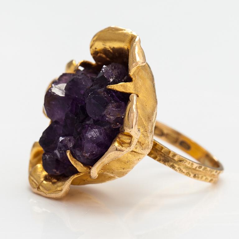 Reino Saastamoinen, An 18K gold and amethyst ring. Helsinki 1970.