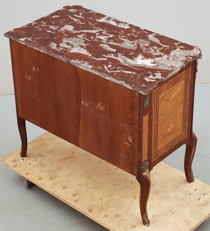 BYRÅ, gustaviansk stil, 1900-talets mitt.