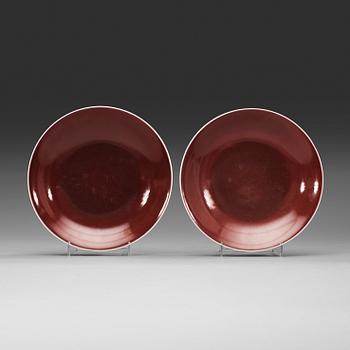 8. A pair of 'sang de boef' glazed plates, Qing dynasty (1644-1912) with Qianlongs sealmark.
