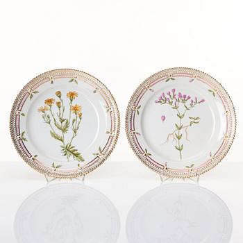 A set of 12 Royal Copenhagen 'Flora Danica' plates, Denmark, 20th Century.