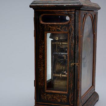 BORDSUR. England, 1700-talets första hälft.