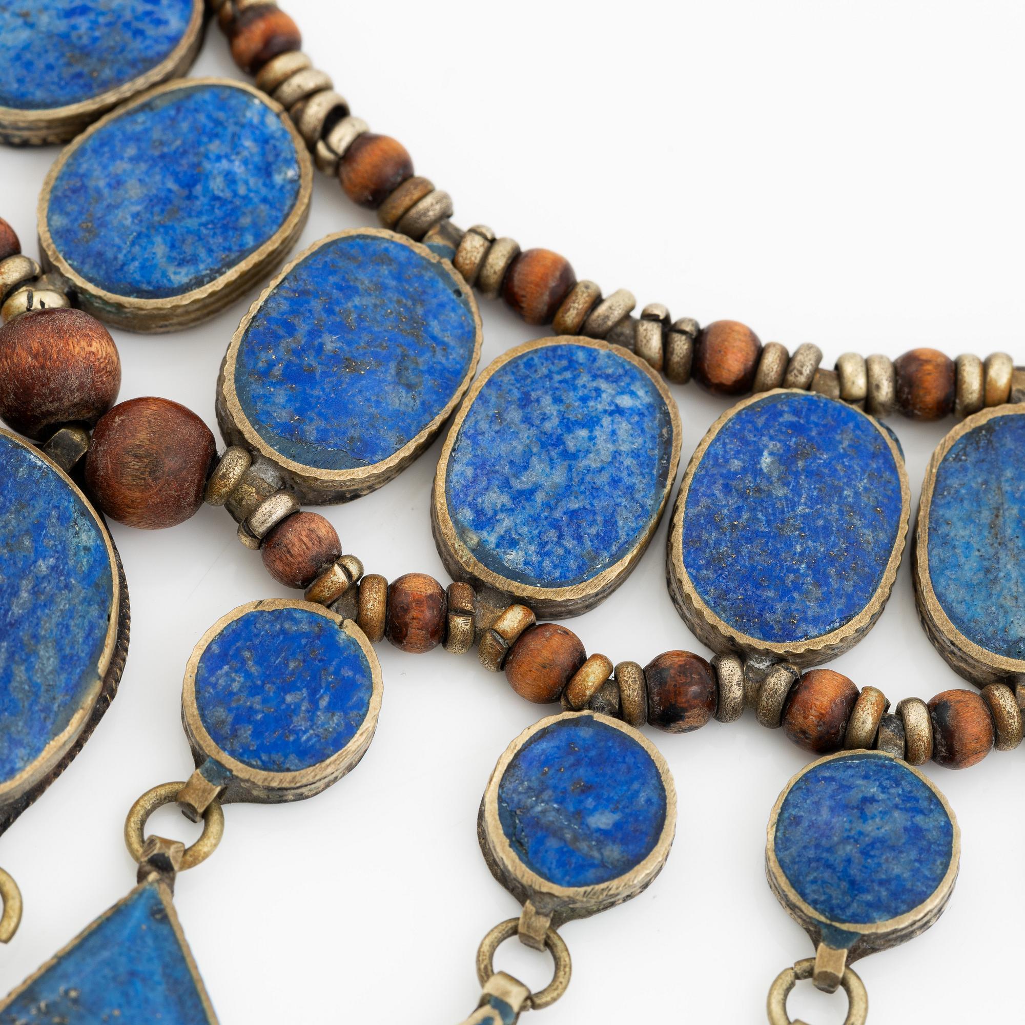 Necklace in white metal with blue and brown stone.