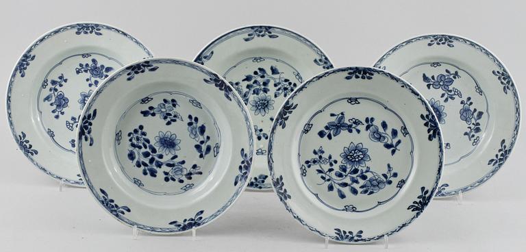 TALLRIKAR, 5 st, porslin, Kina, 1700/1800-tal.