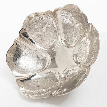 Bowl on feet, silver, 20th century.