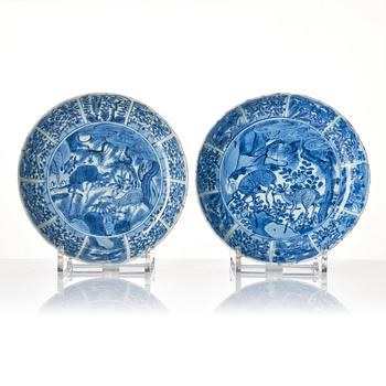 A set of five blue and white dishes, Ming dynasty, Wanli (1572-1620).