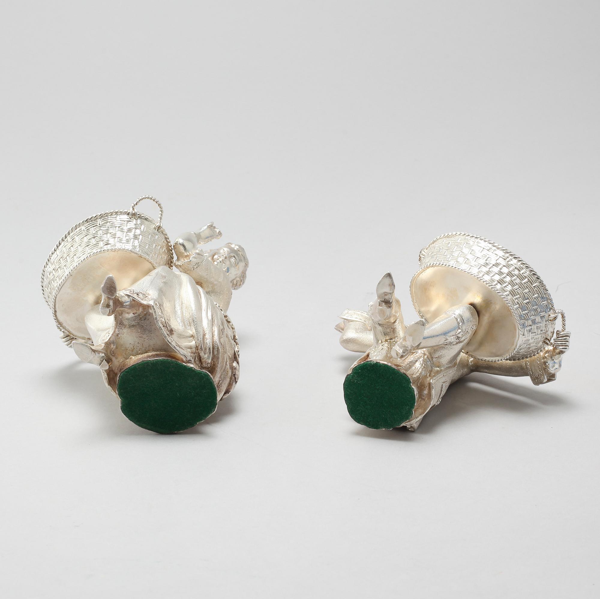A pair of silver figurines bought at Garrard, London, 21th century.
