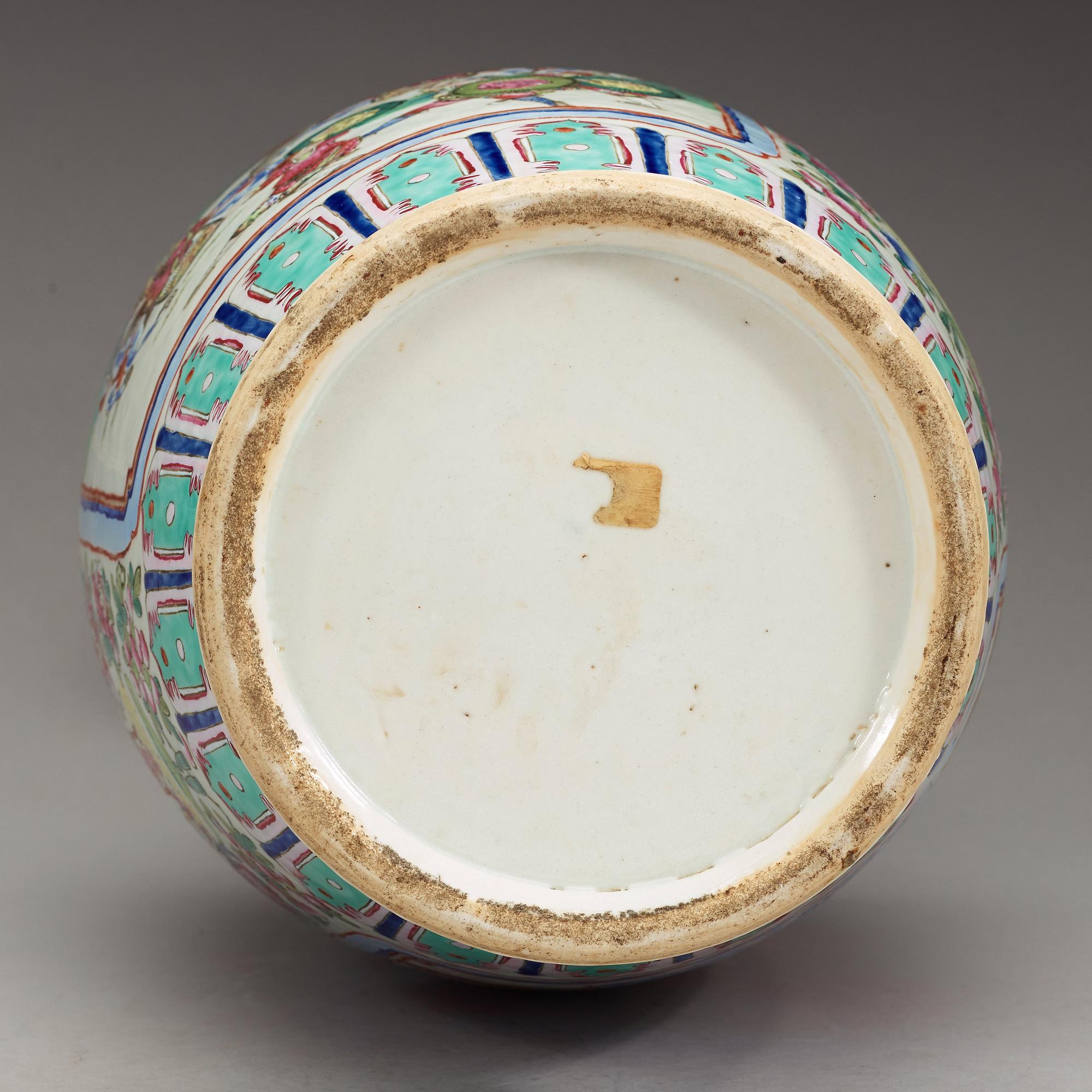 URNA, porslin. Sen Qingdynasti (1662-1912).