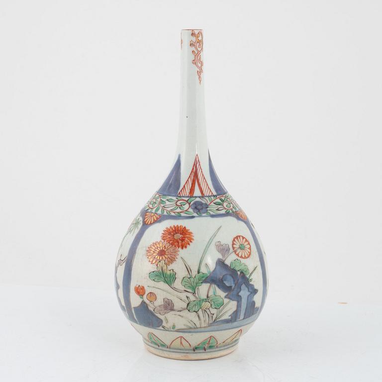 An imari vase / flask, Edo (1666-1868).