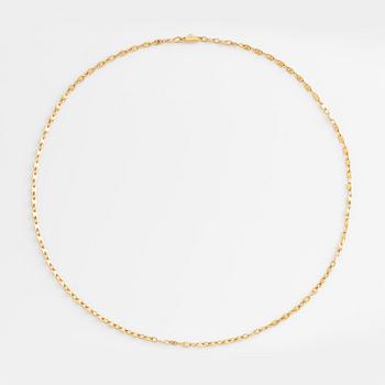 An 18K gold necklace.