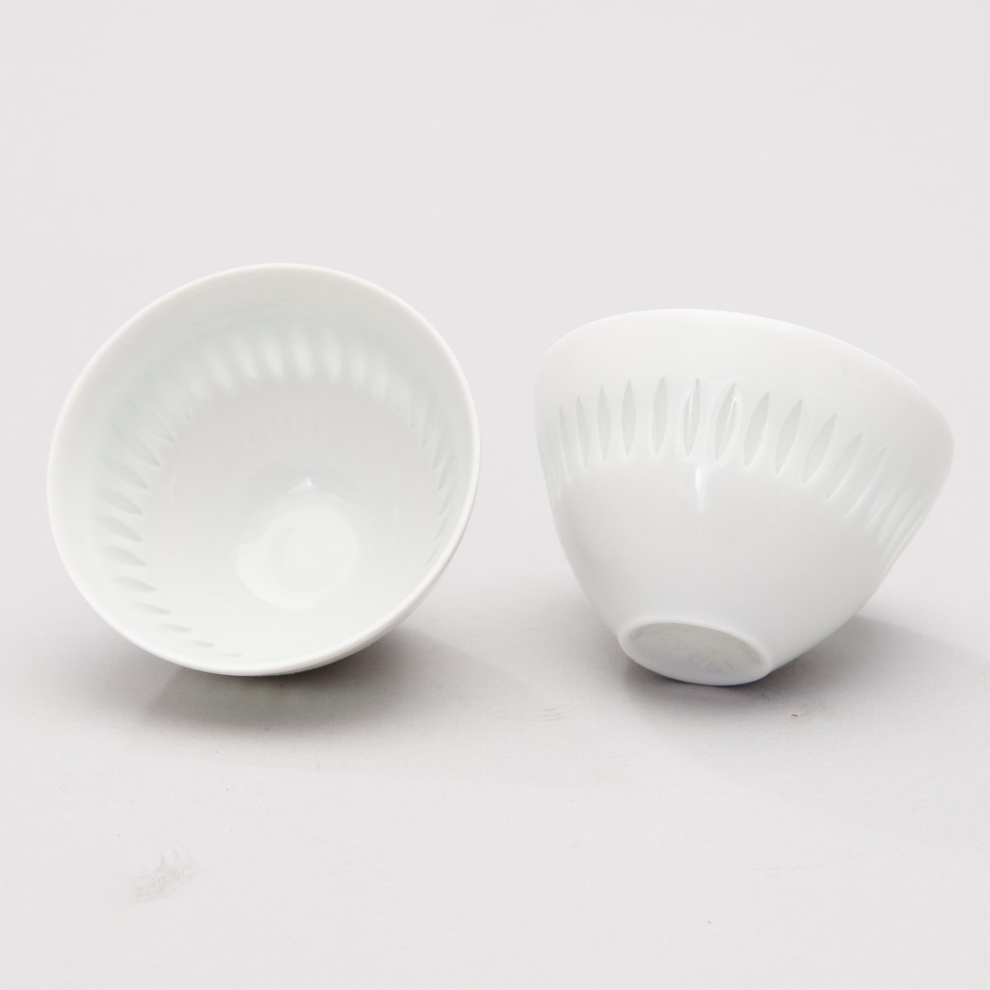 A 40-piece set of tableware in porcelain, signed F.H.Kj. Finland Arabia.