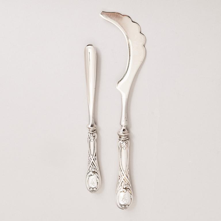 A lobster spoon and an aspic server/ ice cream sickle, silver handles, mark of Grachev Brothers, St Petersburg 1908-26.