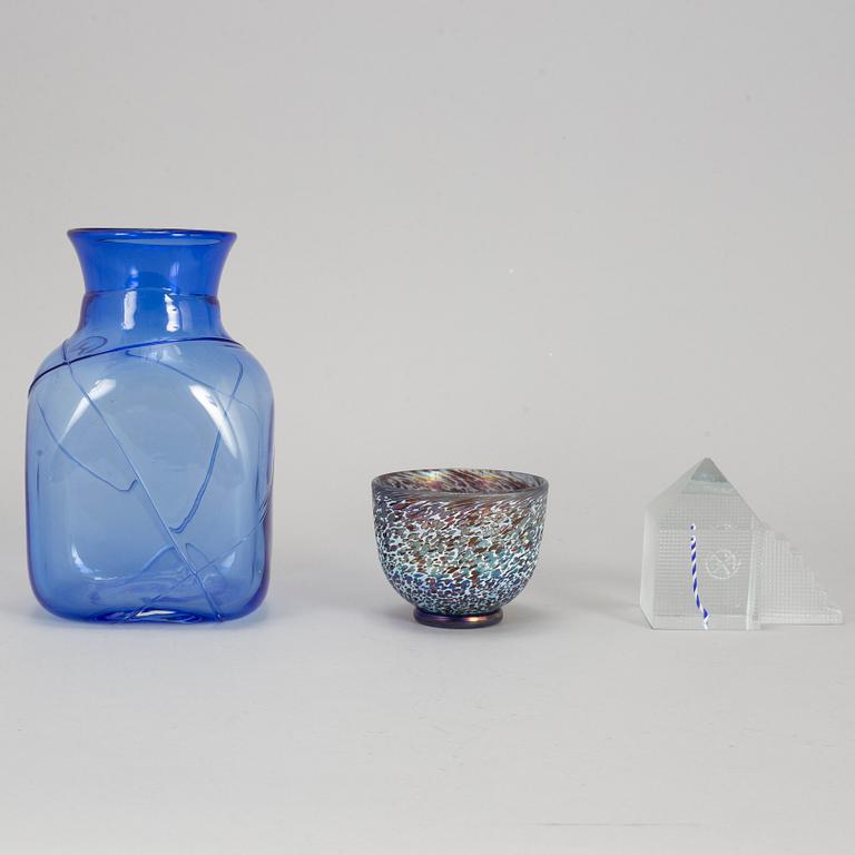 BERTIL VALLIEN, glass, three pieces.