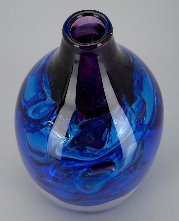 PULLO, lasia, sign. Helen Krantz 2003. Merkitty 966381, unique.