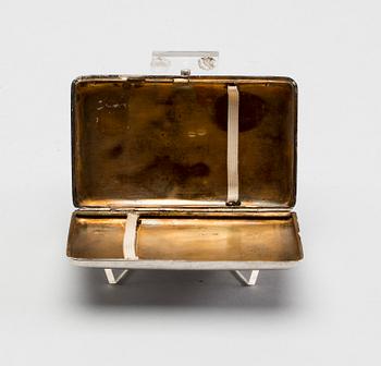 CIGARETTETUI, silver, Ryssland. 1896-1908. Vikt ca 140 gram.