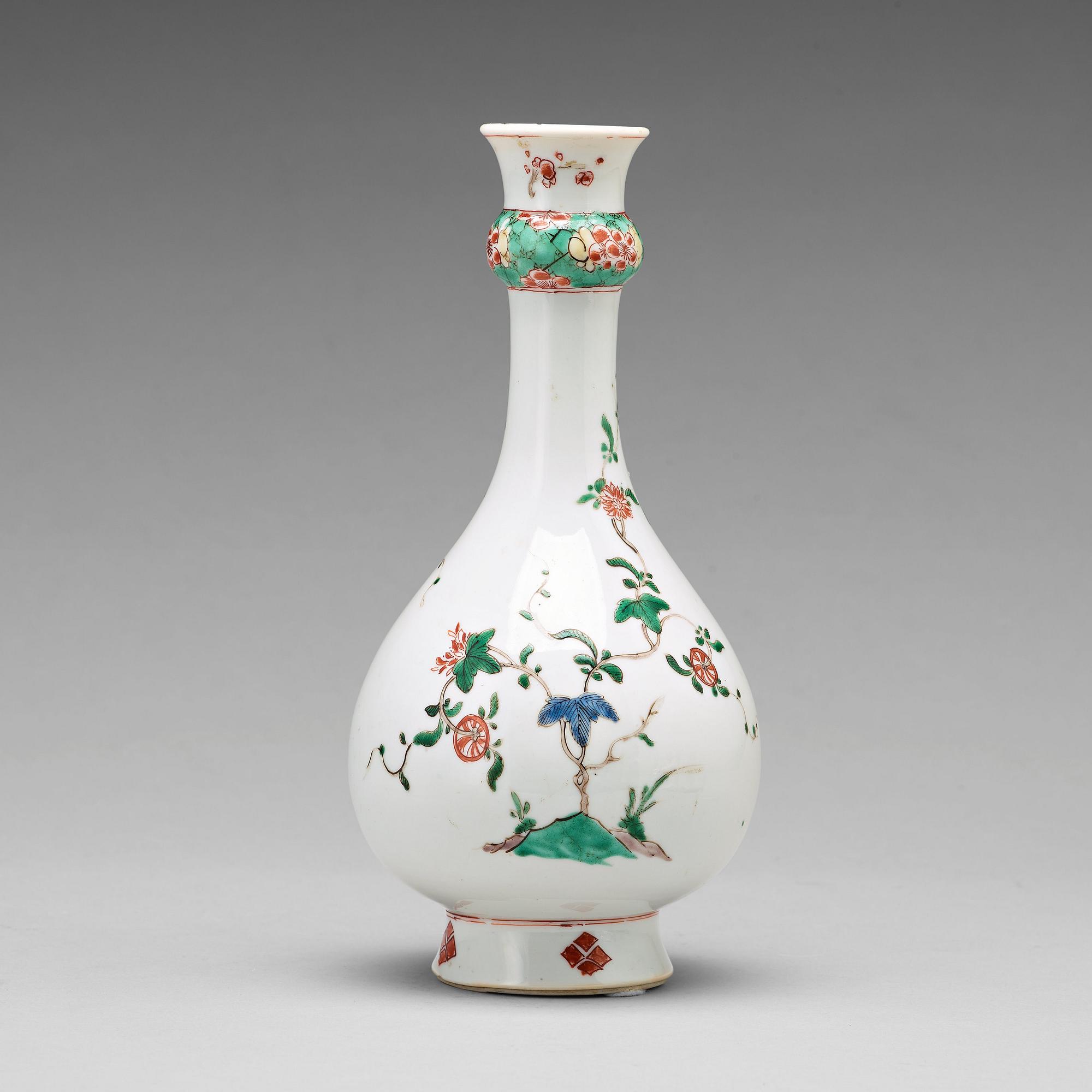 VAS, porslin. Qing dynastin, Kangxi (1662-1722).