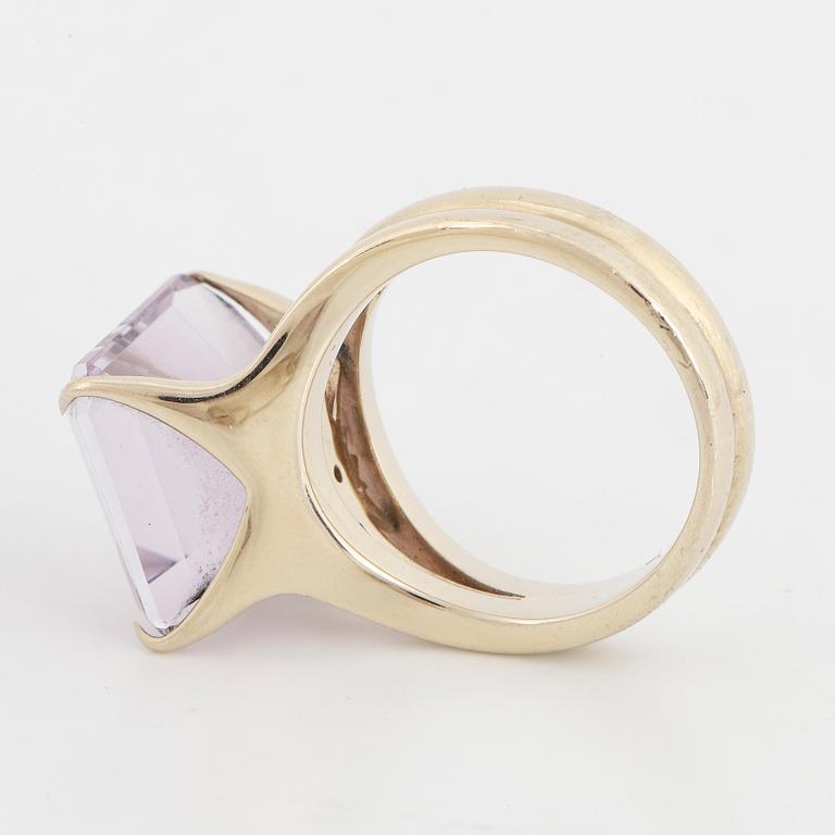 RING, H. Stern, med ametist.
