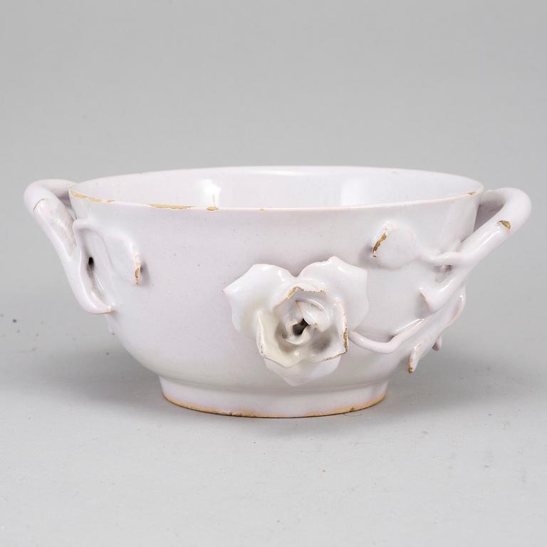 A Swedish Marieberg faience bowl, 18th Century.