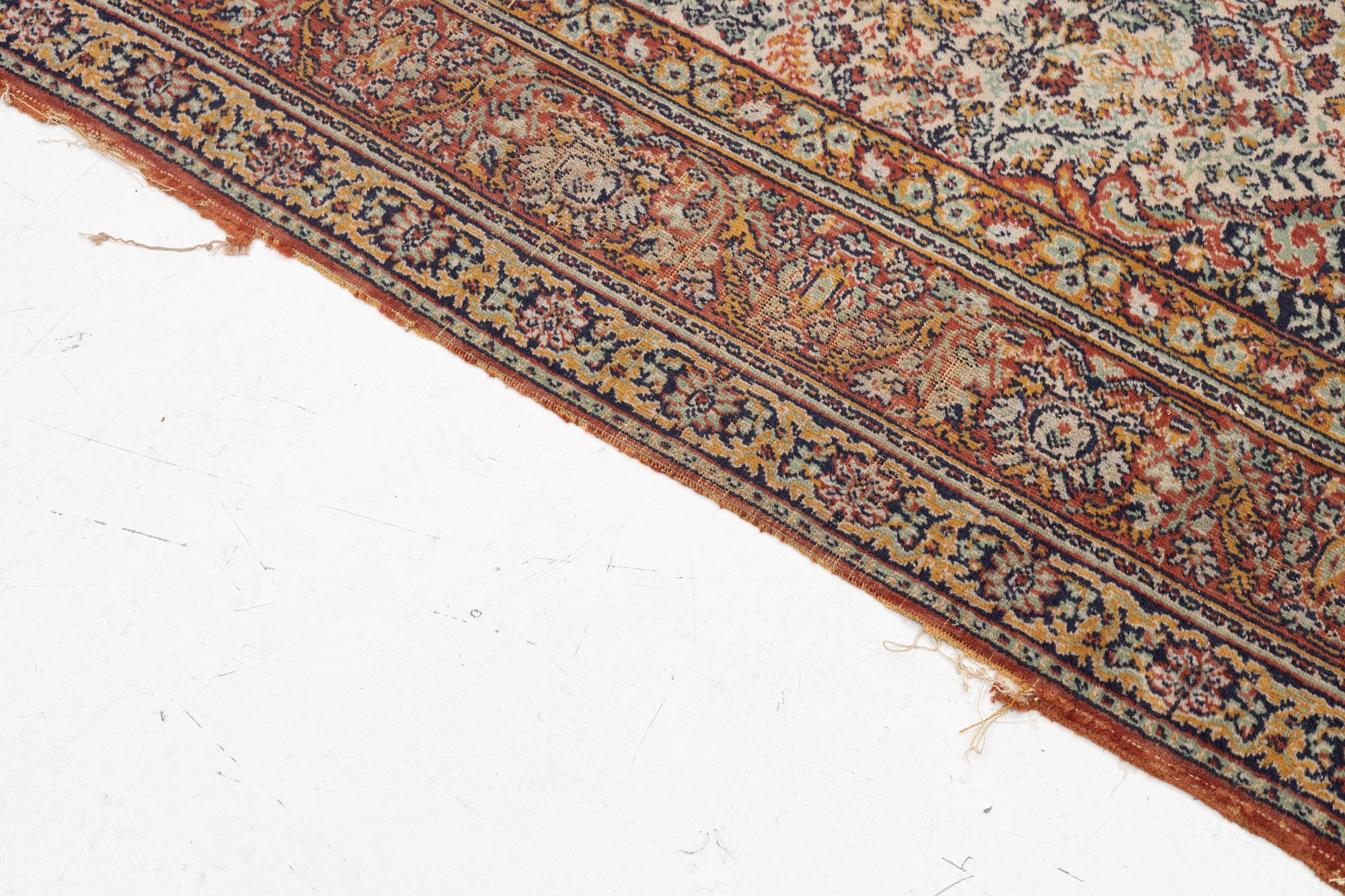 A semi-antique oriental carpet, c. 290 x 195 cm.