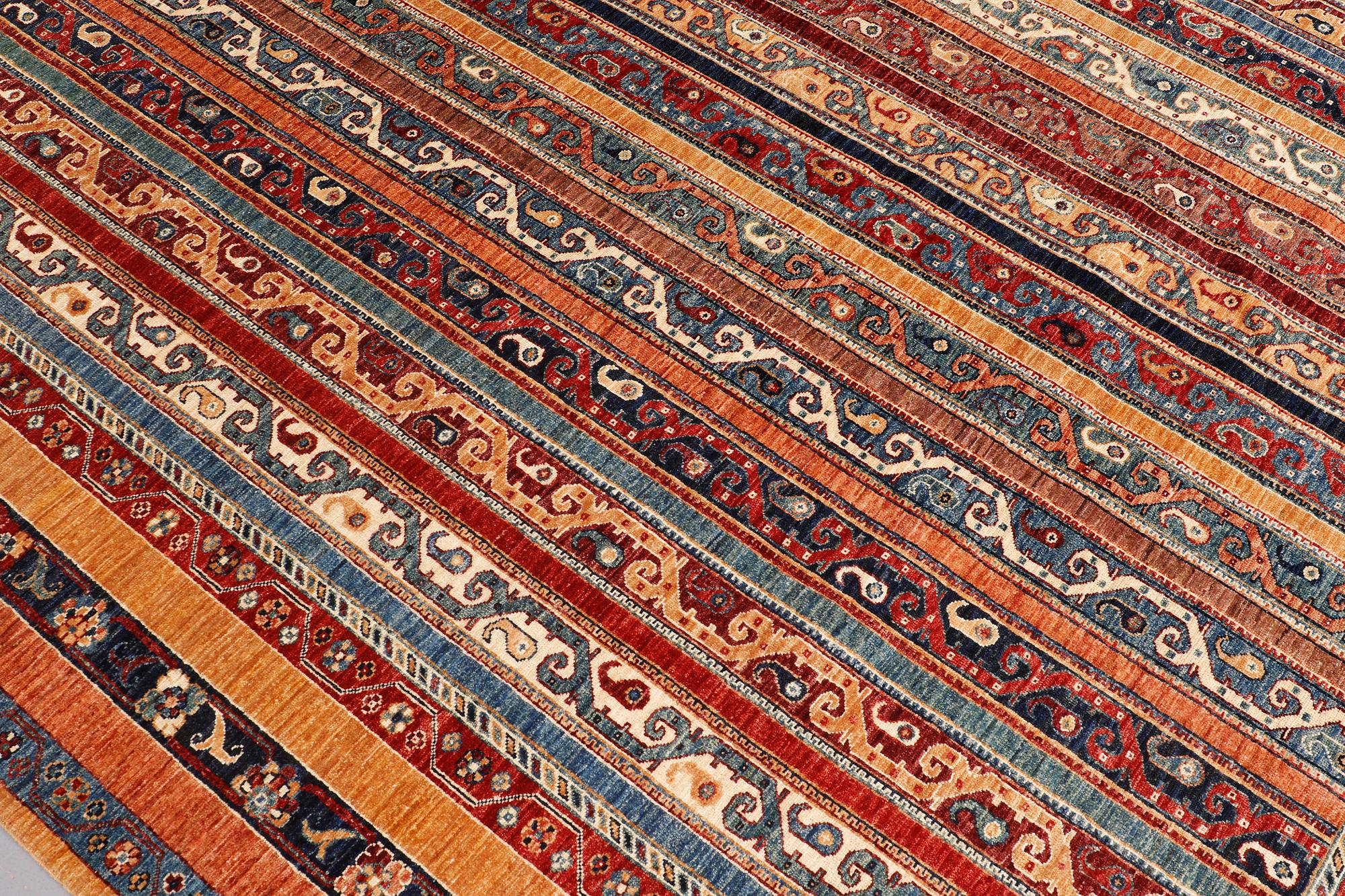 A carpet oriental, ca 300 x 244 cm.