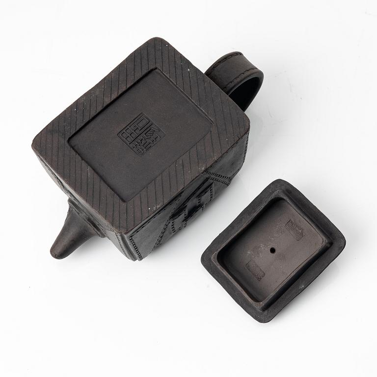 Zhou Guizhen, A Chinese 'leather bag' teapot, yixing, 1980s.