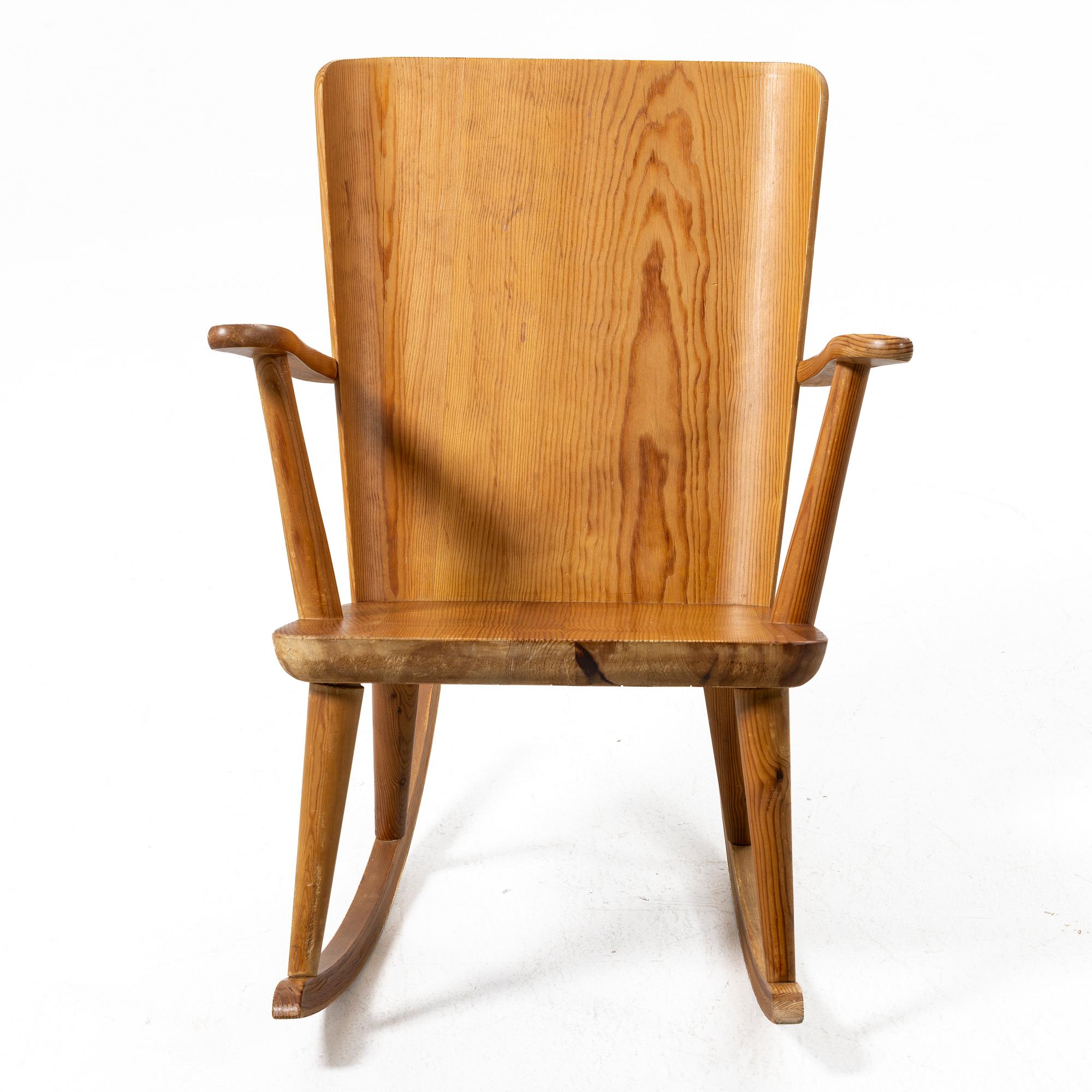 Göran Malmvall, Rocking chair, “Svensk Fur 513”, Karl Andersson och Sönder, Huskvarna, 1940s.