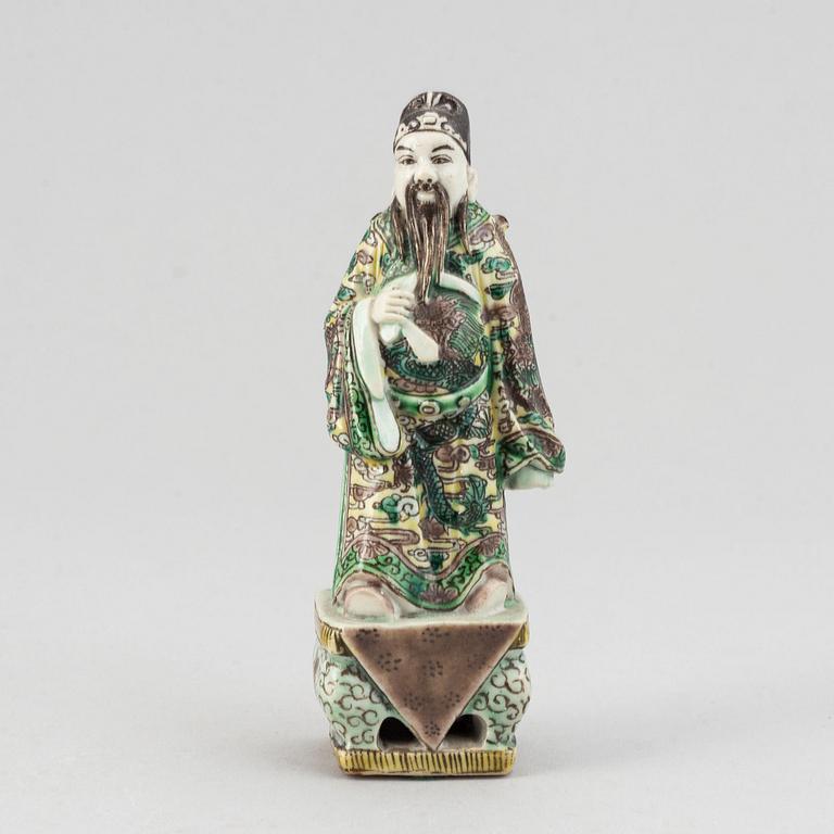 A famille verte bisquit figure, Qing dynasty, Kangxi (1662-1722).