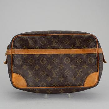 NECESSÄR, Louis Vuitton.