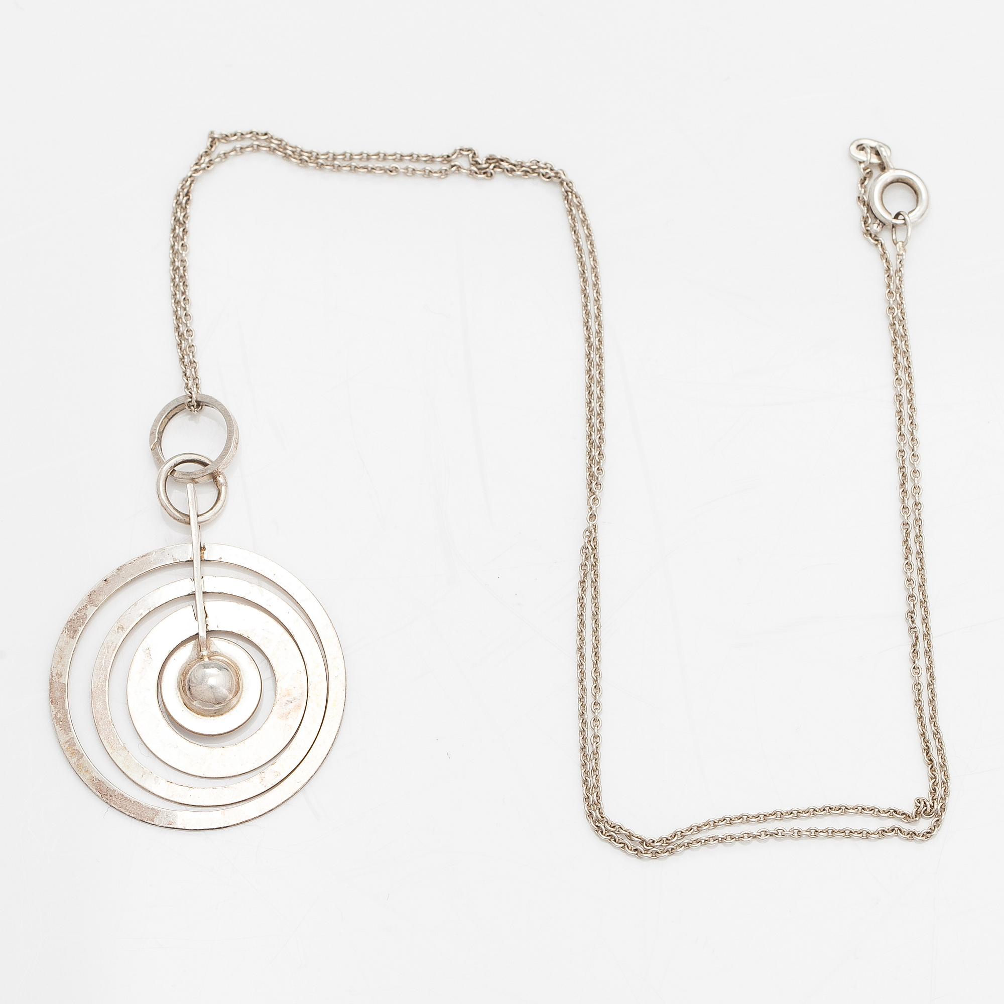 Tapio Wirkkala, Halsband "Silvermåne", sterlingsilver. Kultakeskus, Tavastehus.