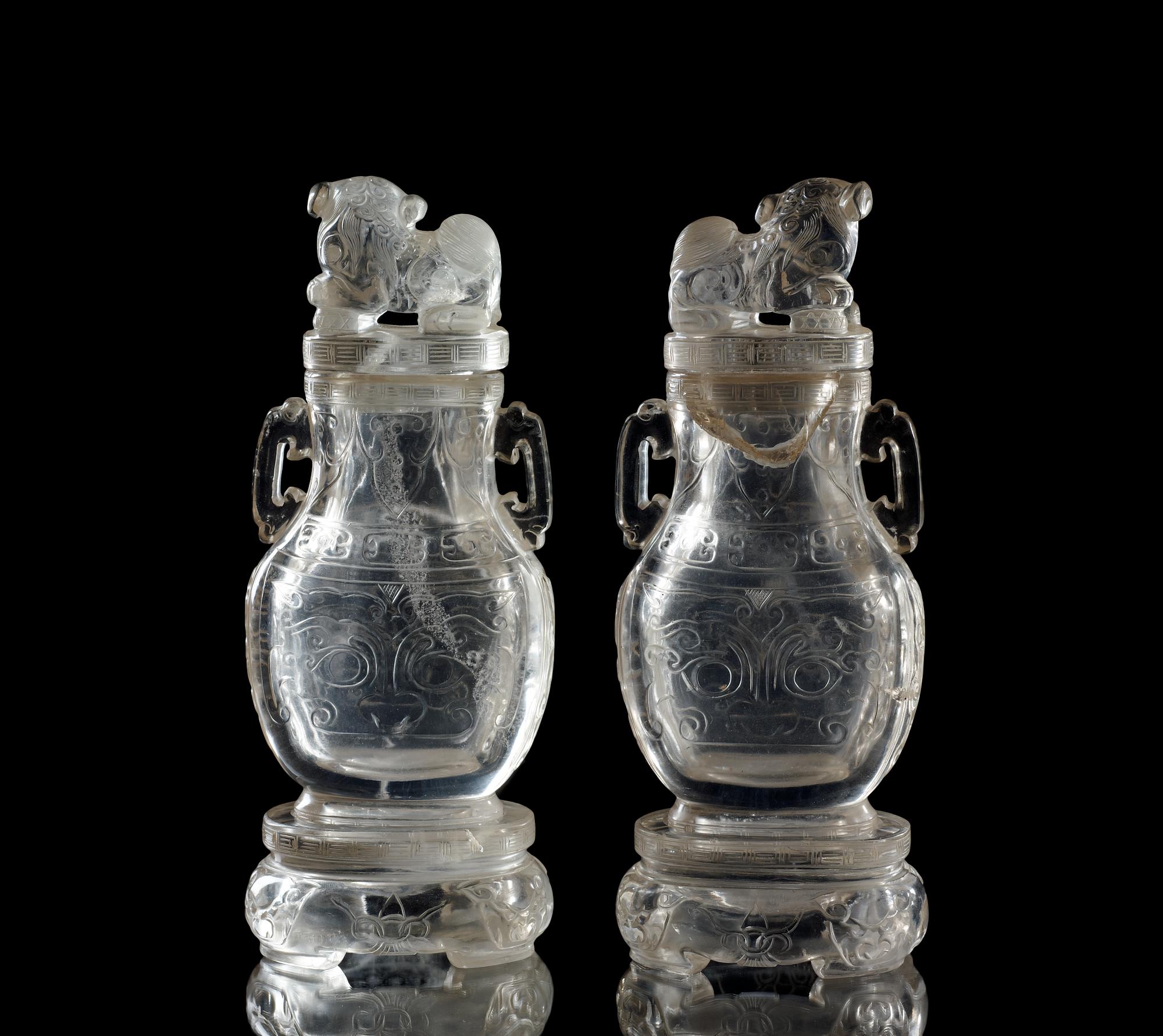 A pair of rock chrystal vases with covers, Qing dynasty.