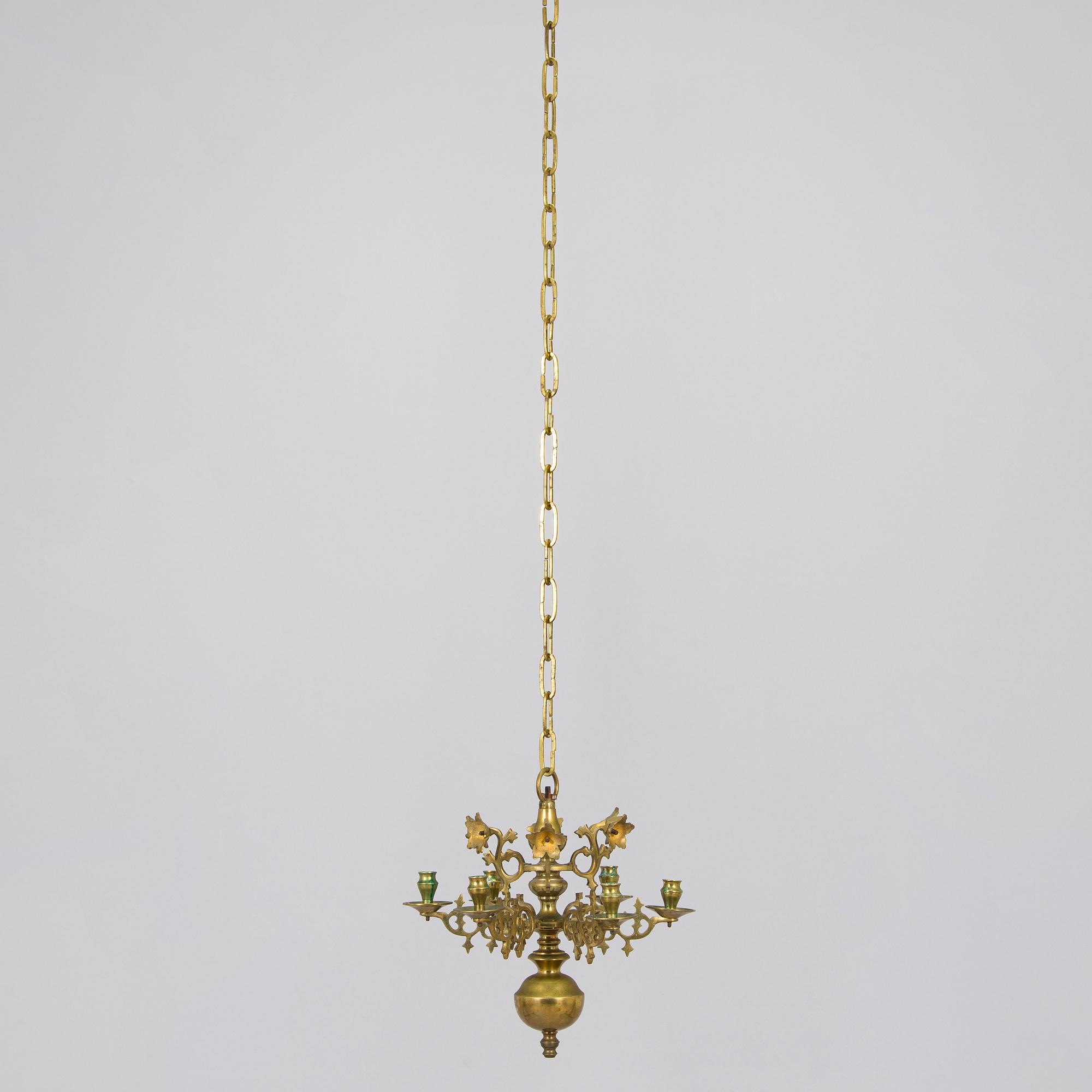 Kynttiläkruunu, messinkiä, 1900-luvun alkupuoli.