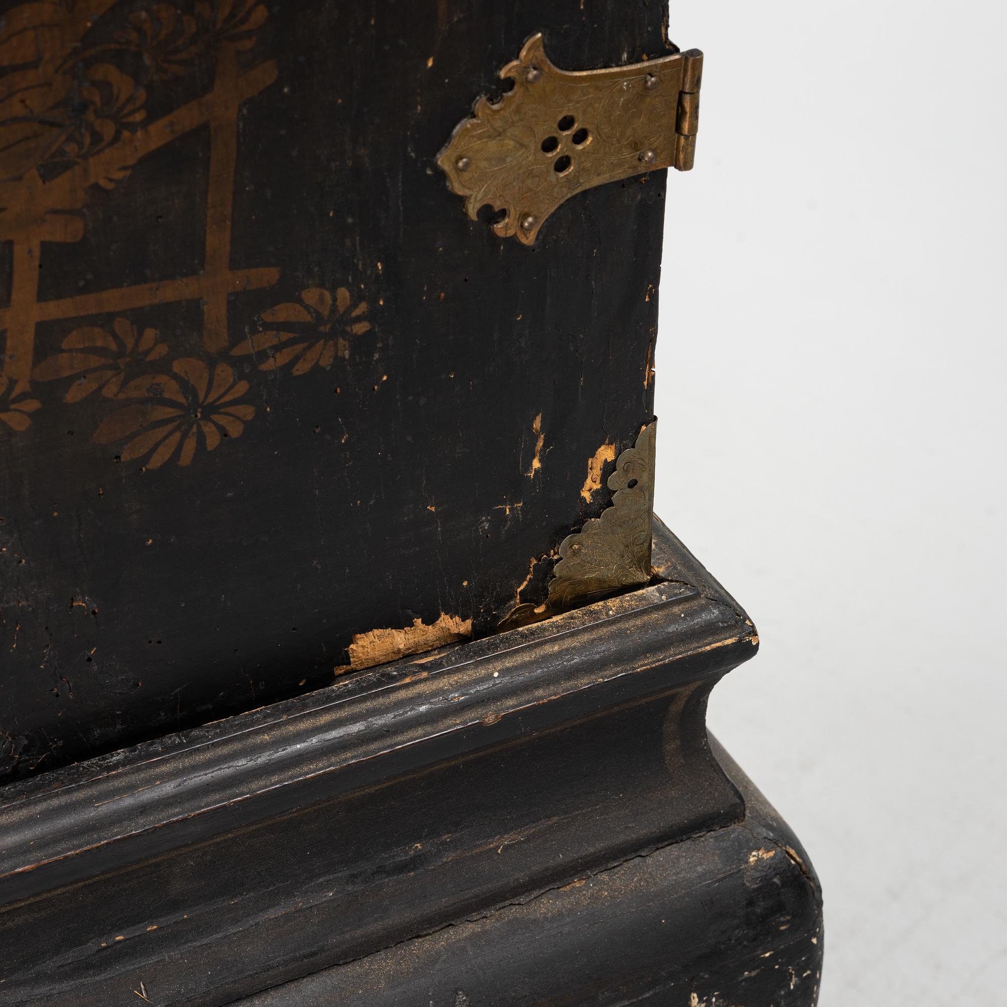 Kabinettsskåp, på benställning, 17/1800-tal.