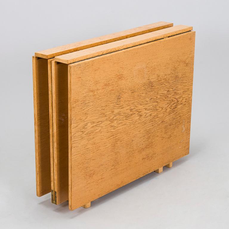 Bruno Mathsson, A 1940s / 1950s oak and birch "Maria flap" folding table for Mathsson International Värnamo.