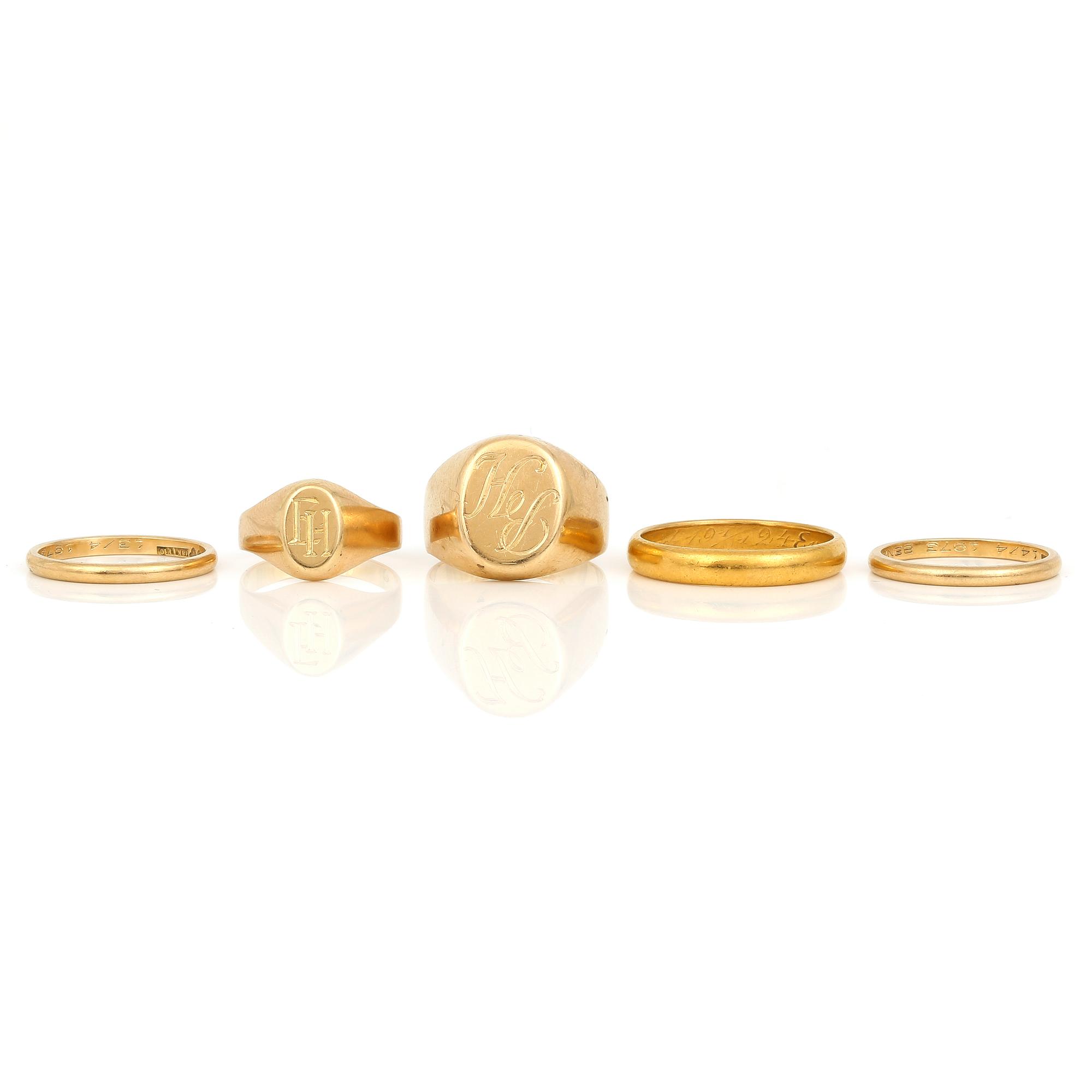 RINGAR, 5 st, 18K guld, mestadels Stockholm, Sverige, andra hälft 1900-tals. Total vikt ca 19,40 g.