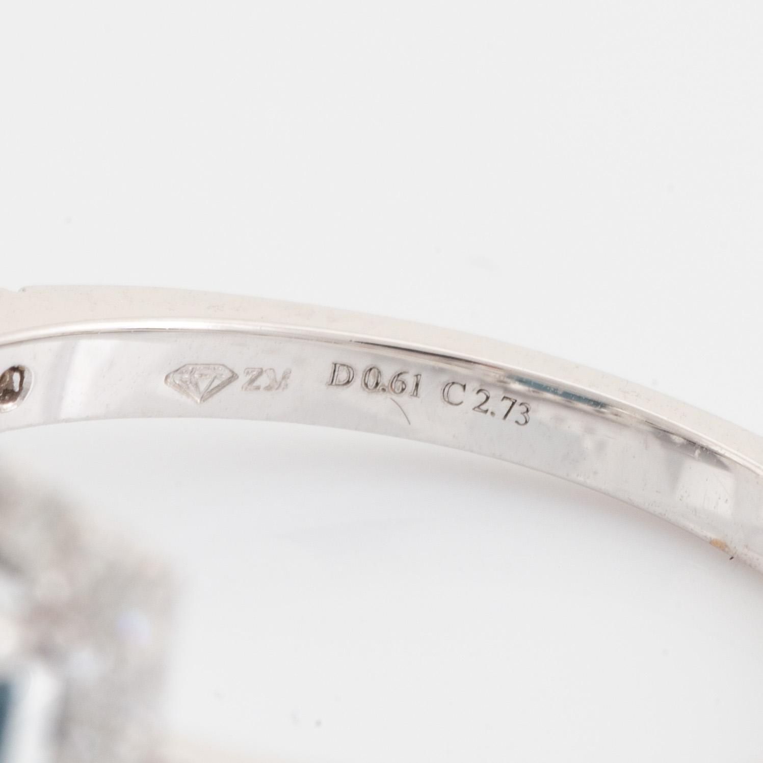 Ring med blå topas och briljantslipade diamanter.