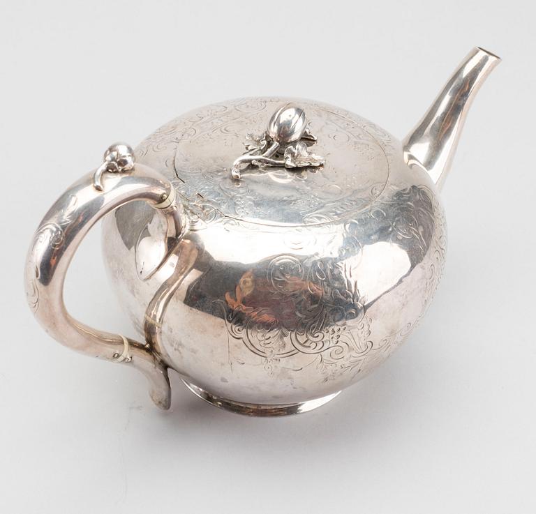 A SILVER TEAPOT LAMBERT COVENTRY St. 1860-1- London.