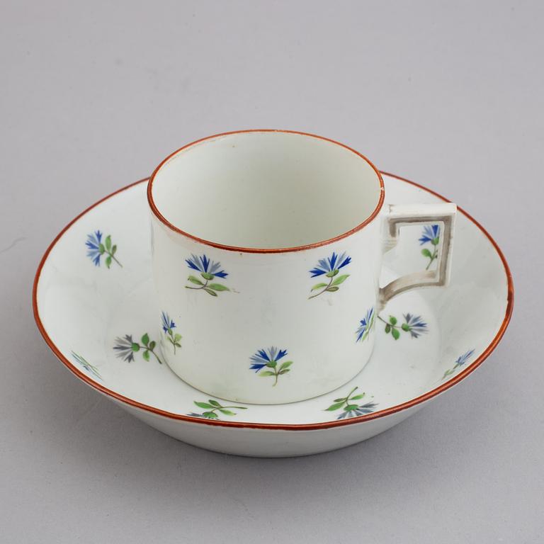 Koppar med fat, 1+1+1 st. Porslin, bl a Meissen, omkring 1800.