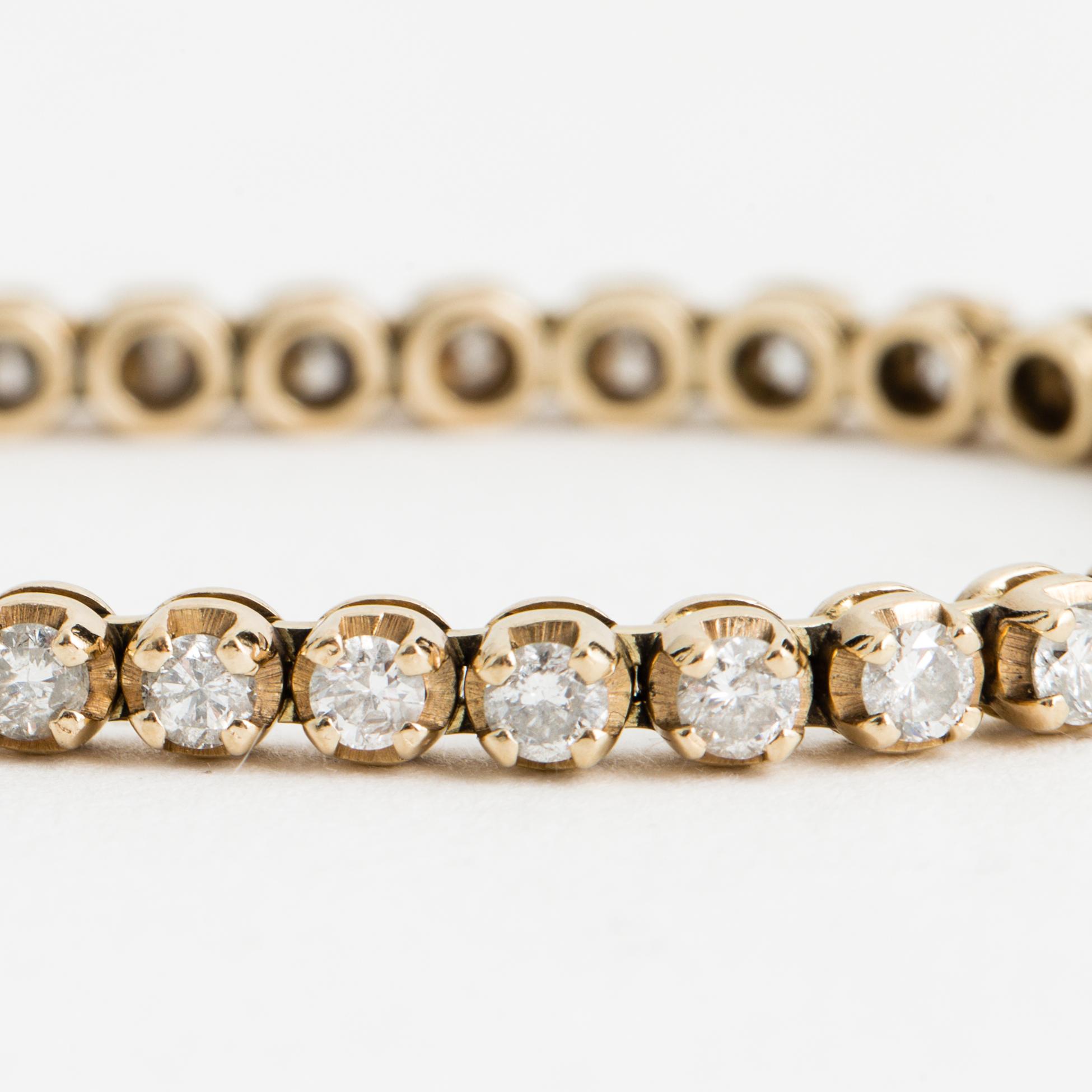 TENNIS BRACELET, 14K gold with 48 diamonds approx. 2.40 cts.
