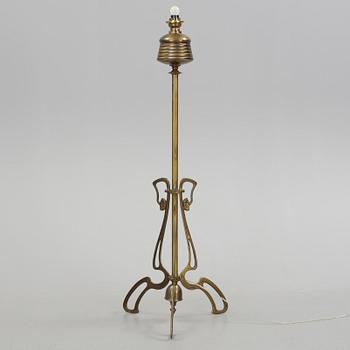 GOLVLAMPA, mässing, jugend, 1900-talets första hälft.