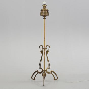 GOLVLAMPA, mässing, jugend, 1900-talets första hälft.