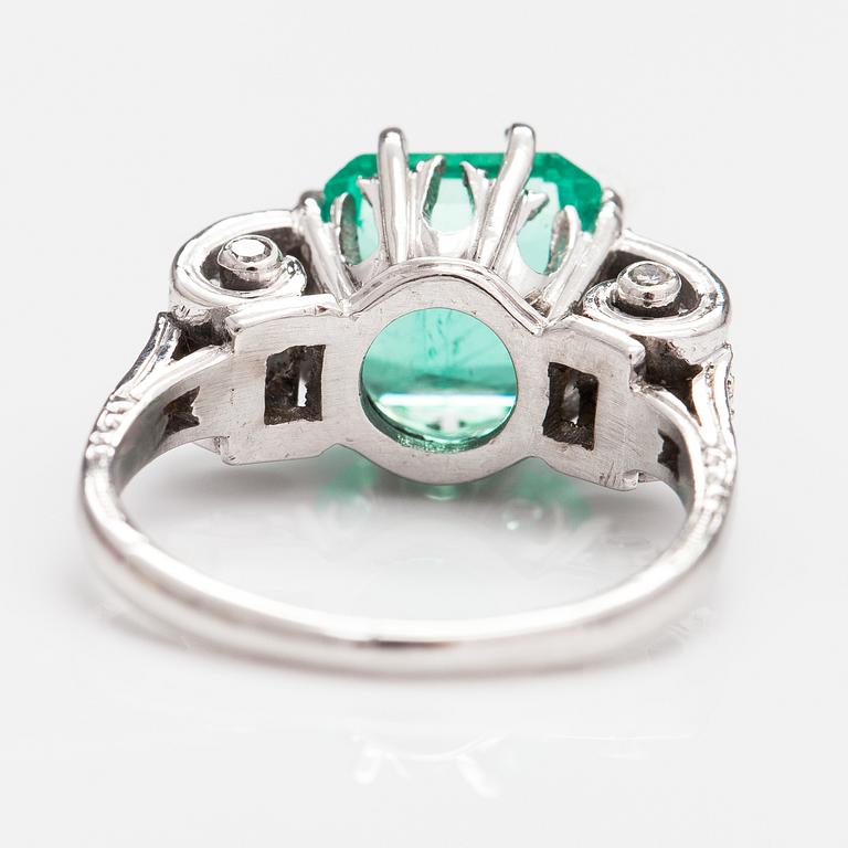 SORMUS, platinaa, smaragdi n. 1.90 ct ja timantteja n. 0.35 ct yht.